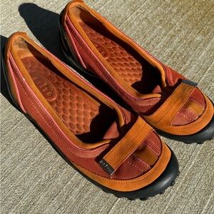 Privos Women's Tan and Black Loafers